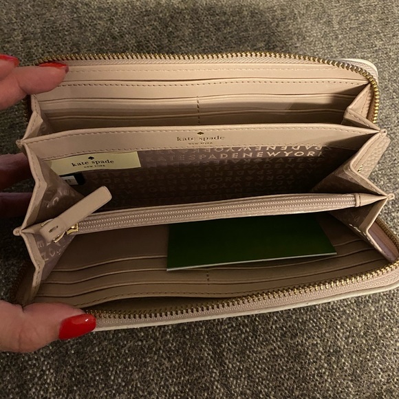 Kate Spade Wallet - Picture 6 of 7